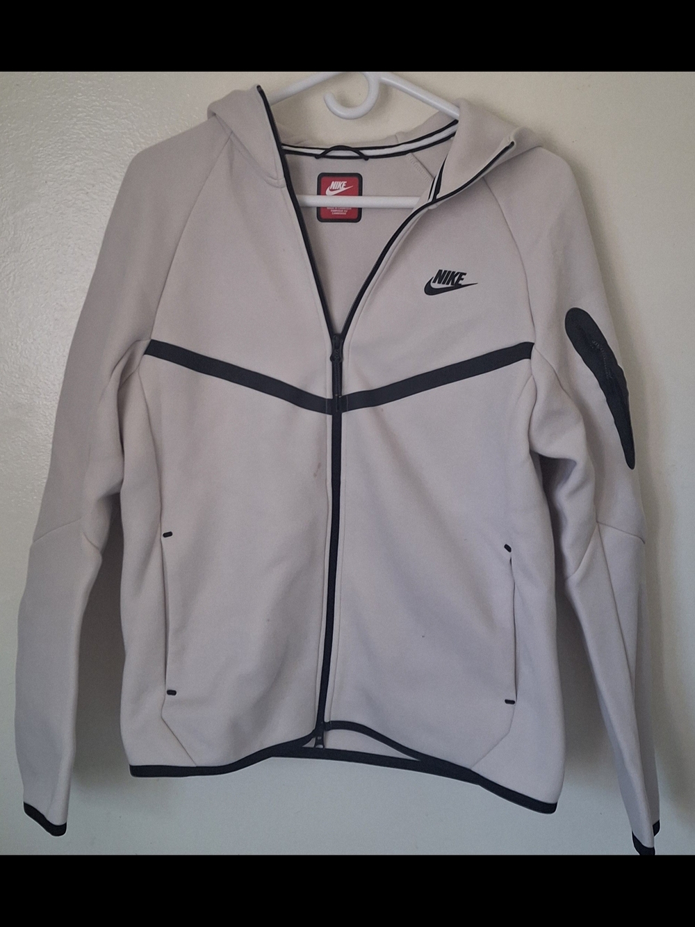 Nike Men’s Light Gray Hooded Performance Jacket with Black Trim